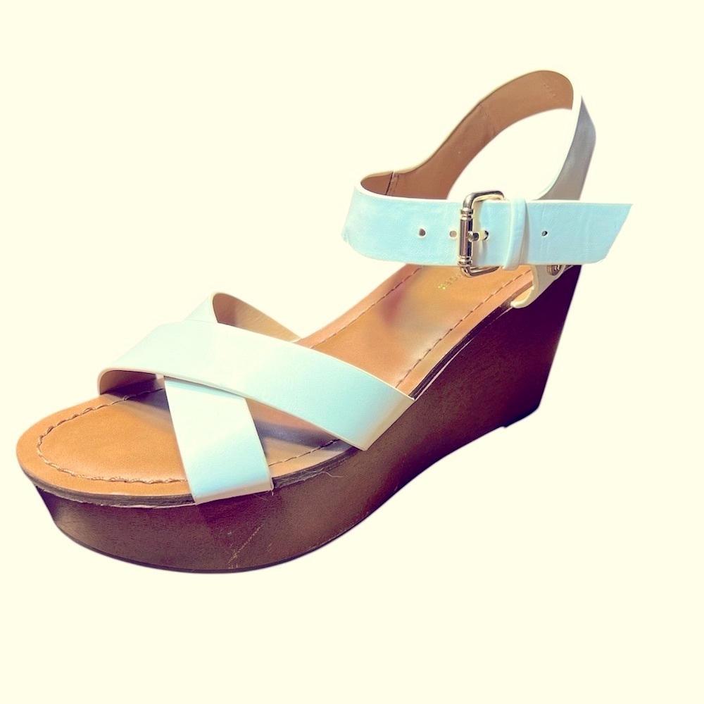 Women's Tommy Hilfiger White Wedge Sandals Size 8M Buckle closure Tan wedge